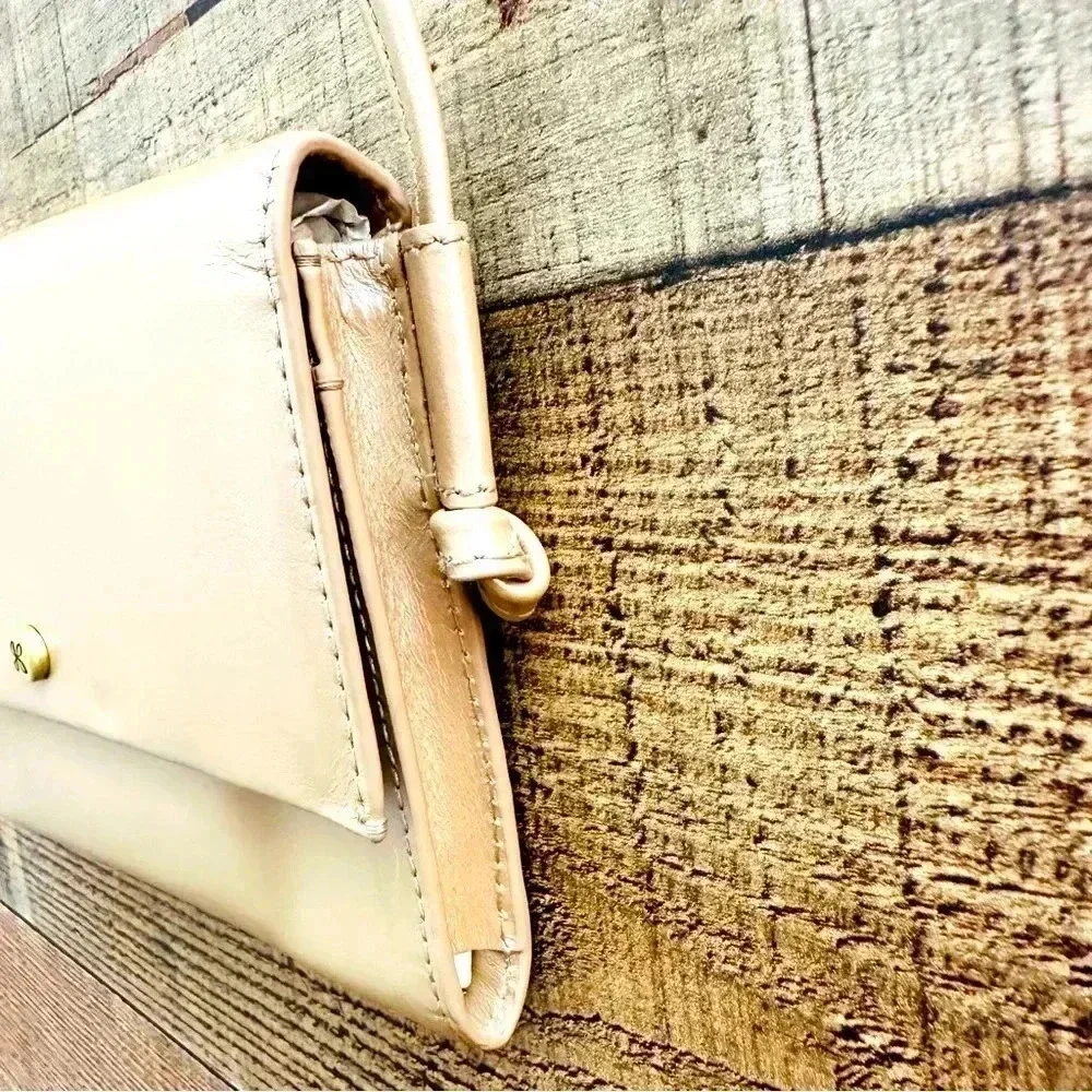 NWOT Hobo International Bemuse Leather Crossbody Bag In Parchment